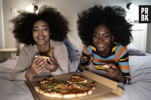 Fazer lanchinhos de madrugada com frequência pode aumentar a sua fome