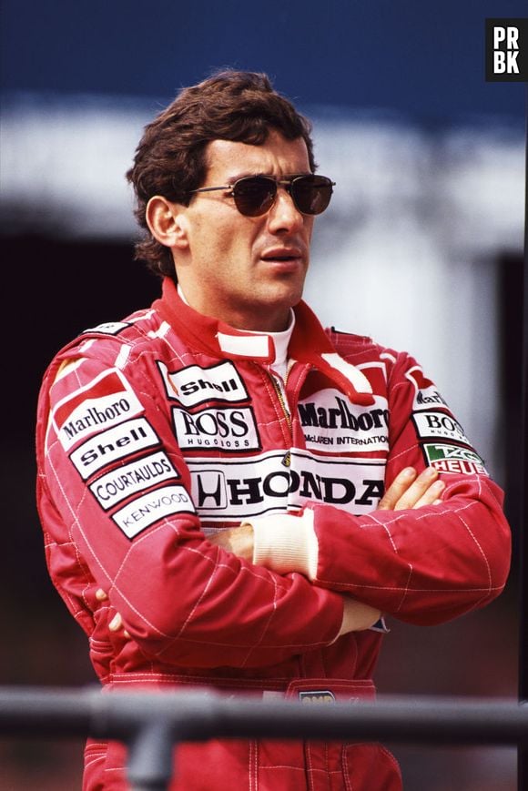 Ayrton Senna morreu em 1 de maio de 1994, como resultado de uma colisão entre o carro do piloto brasileiro e uma barreira