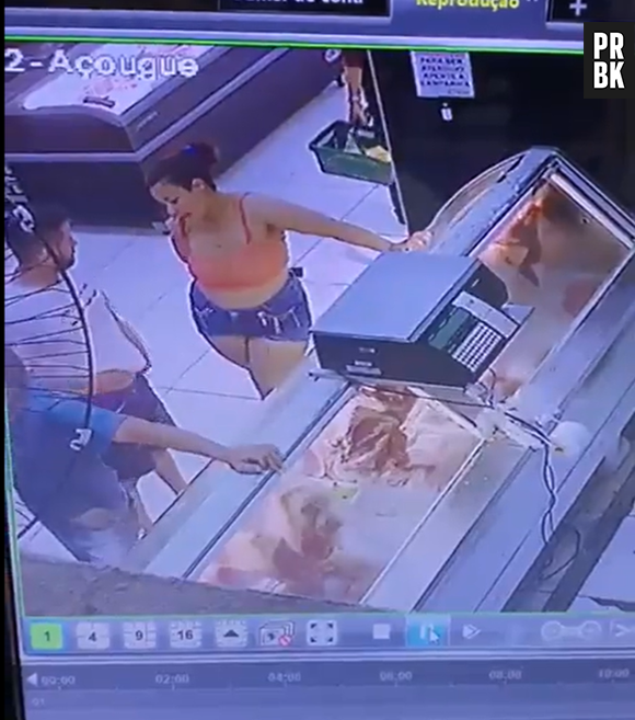 Casal capturado em vídeo em momento íntimo na fila do açougue gera repercussão. Veja o desdobramento!