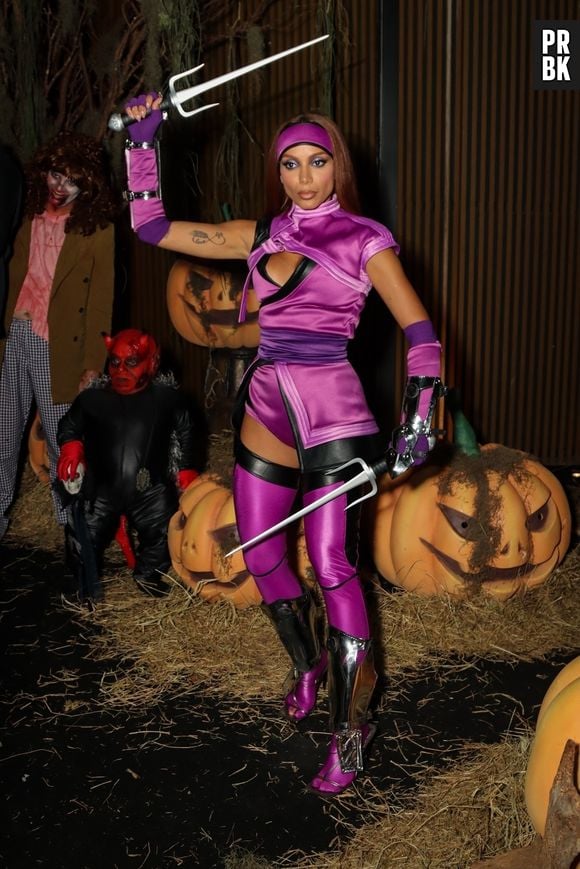 Anitta foi de Mileena do Mortal Kombat para Halloween