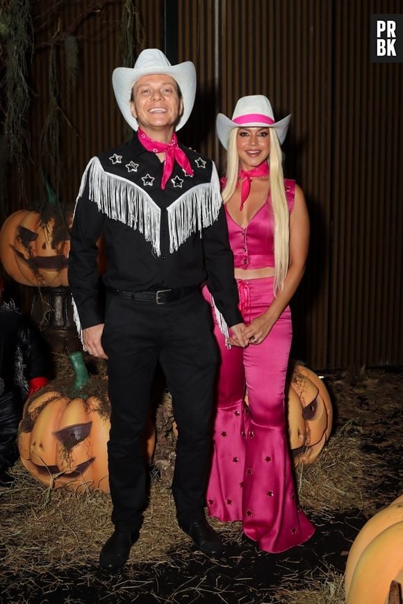 Michel Teló e Thais Fersoza de Ken e Barbie no Halloween da Anitta