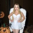 Carla Diaz usou fantasia de anjo no Halloween da Anitta