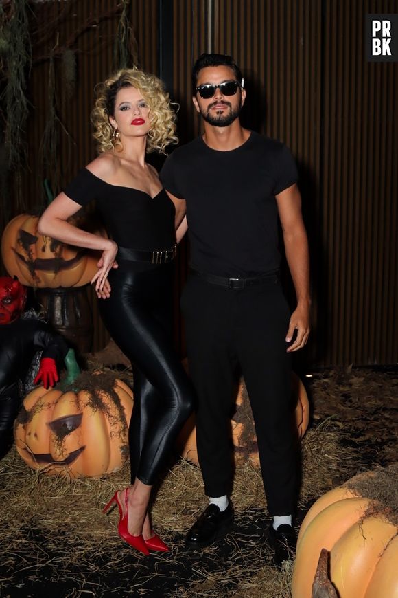 Agatha Moreira e Rodrigo Simas se fantasiaram de Grease para o Halloween da Anitta