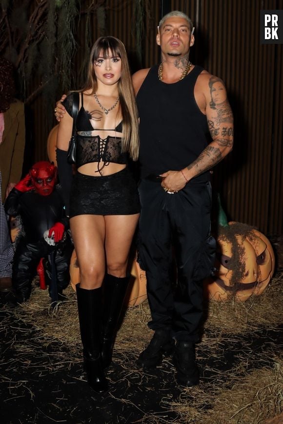 O preto foi a cor predominante no Halloween da Anitta