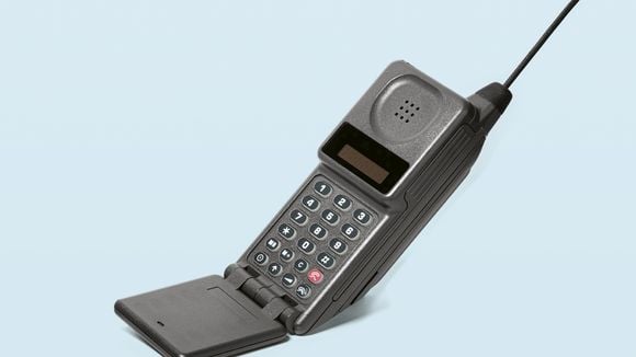 Como surgiu uma das ideias mais recorrentes da história dos telefones celulares: a tampa dobrável