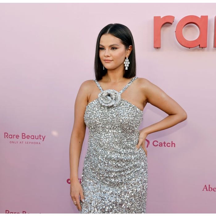 Selena Gomez se irritou com críticas de fãs ao namorado Benny Blanco