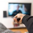 Tirar a televisão da tomada por 10 segundoa de vez em quando salva a vida útil da TV