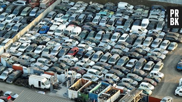 Carros abandonados aos montes chamam atenção na fronteira de Andorra