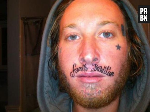 A tauaagem bizarra deve ser tradição da família desse rapaz