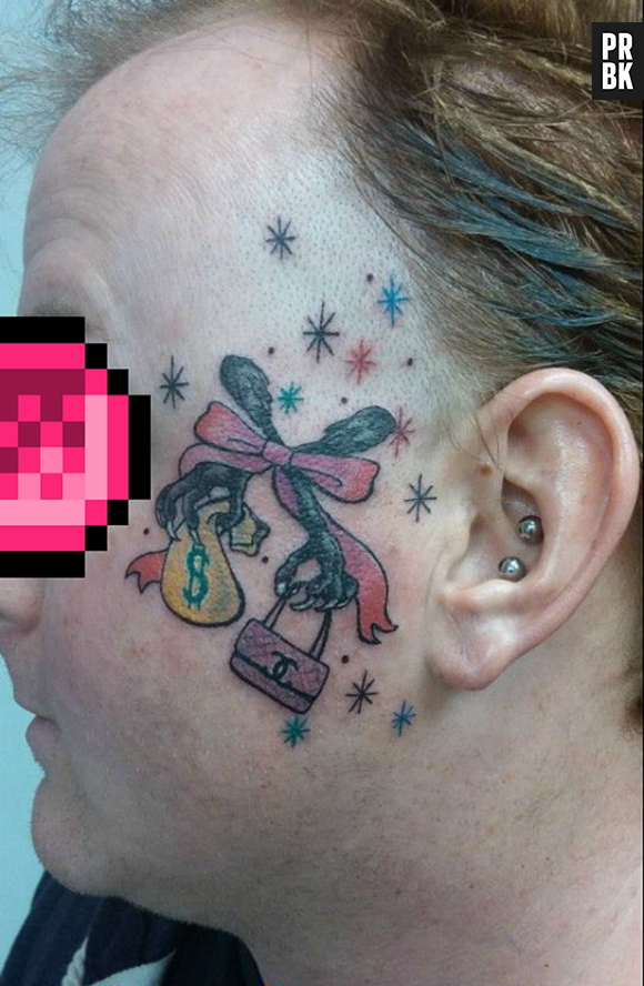 Era pra ser um desenho meigo, mas não deu certo. Detalhe para a bolsa da Chanel