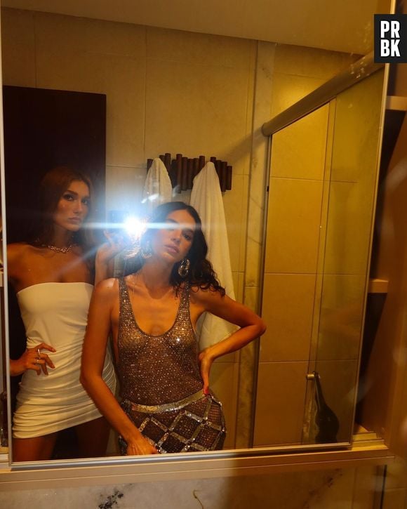 Bruna Marquezine apostou em look transparente e curtinho para o ano novo