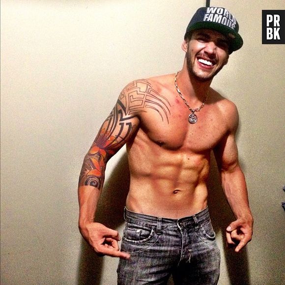 O galã sertanejo Gusttavo Lima fez as seguidores suarem com essa foto postada no Twitter