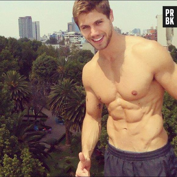 Para terminar, o ex-"BBB" Jonas postou essa foto no Twitter dedicando um "Bom Dia" a todos os seguidores