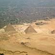  Em Giz&eacute; (Egito), as pir&acirc;mides s&atilde;o t&atilde;o famosas, que esquecemos a cidade que h&aacute; nela. 