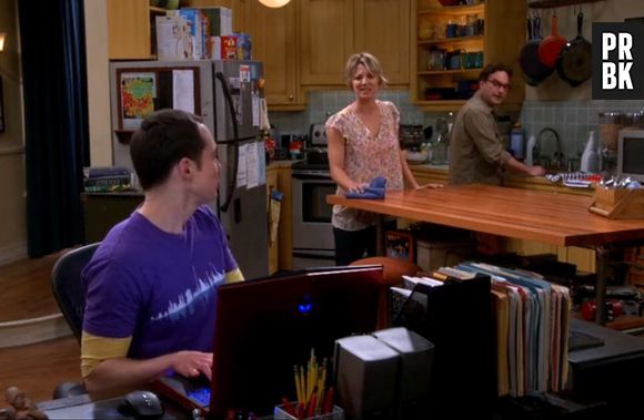 Em "The Big Bang Theory", Sheldon (Jim Parsons) conversou com Leonard (Johnny Galecki) e Penny (Kaley Cuoco) sobre Amy (Mayim Bialik)