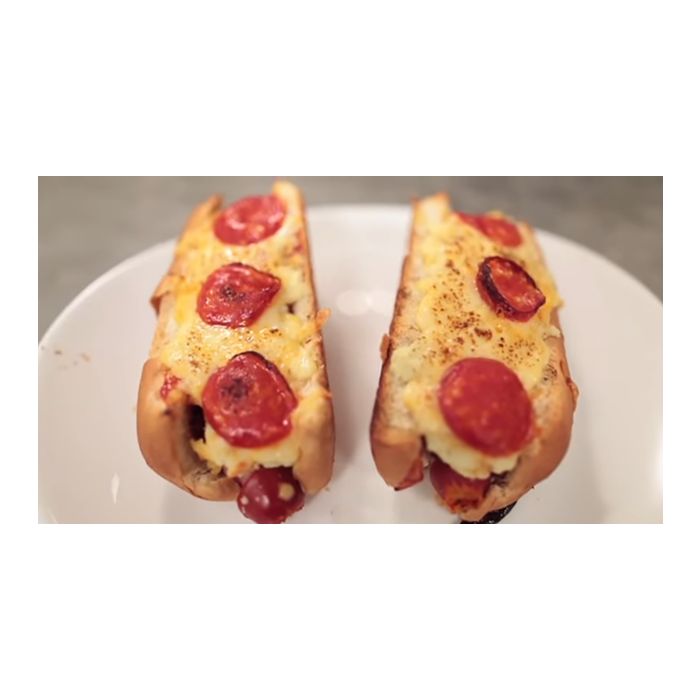  Juntaram as duas coisas mais gostosas do mundo: Pizza e hot dog e criaram o incr&amp;iacute;vel Dog&amp;atilde;o pizza! 