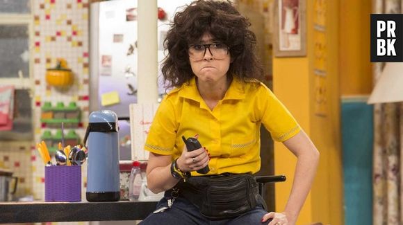 Tatá Werneck fazendo a Eloísa, personagem da série "Vai que Cola"