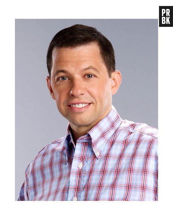 Alan Harper (Jon Cryer) sofre por ser o banana de "Two and a Half Men"