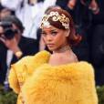 Rihanna estampa capa da Vogue com vestido pol&ecirc;mico do Met Gala 
