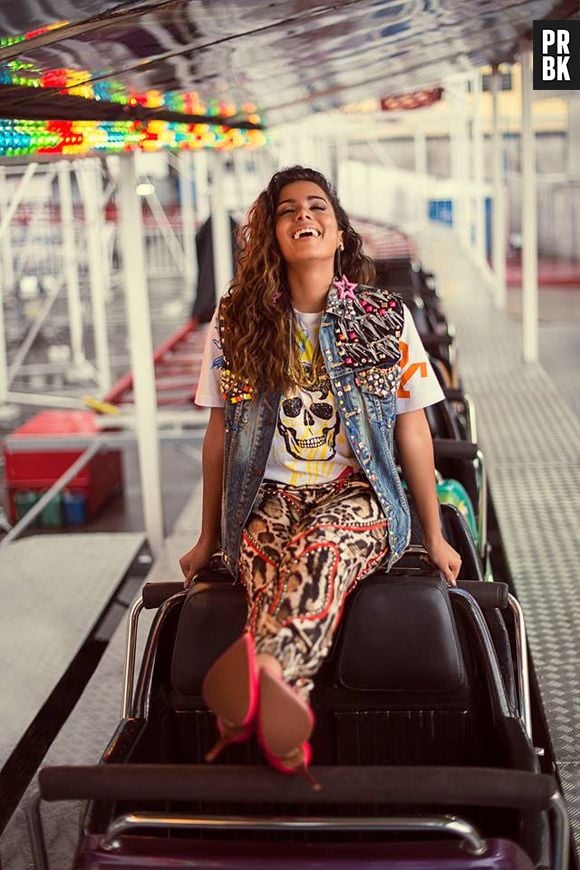 Funkeira Anitta se diverte em nova sessão de fotos para Glamurama