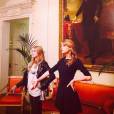  Taylor Swift aparece em foto engra&ccedil;ada com uma de suas melhores amigas, Cara Delevingne 