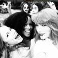  Halston Sage e Serayah dividem selfie com a BFF Taylor Swift 