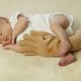  J&aacute; os pais que trabalham muito, essa m&atilde;o artificial ajuda o beb&ecirc; a ficar mais acolhidinho na hora de dormir 