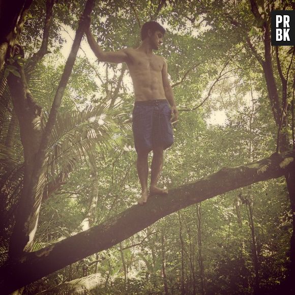 Felipe Simas é lindo de morrer e aventureiro!