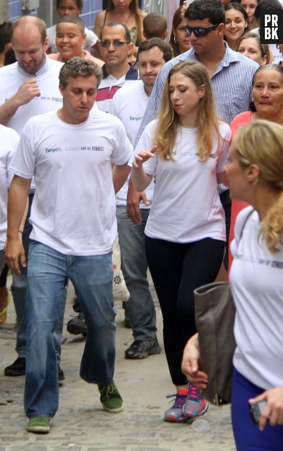 Recentemente, Luciano já havia visitado o Vidigal, quando inaugurou uma creche com Chelsea Clinton, filha do ex-presidente americano Bill Clinton