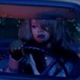 Rihanna dirige em direção a um trabalho na prévia do clipe de "Bitch Better Have My Money"