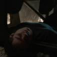 Em "Teen Wolf", Stiles (Dylan O'Brien) aparece acidentado em seu Jeep em uma visão de Lydia (Holland Roden)