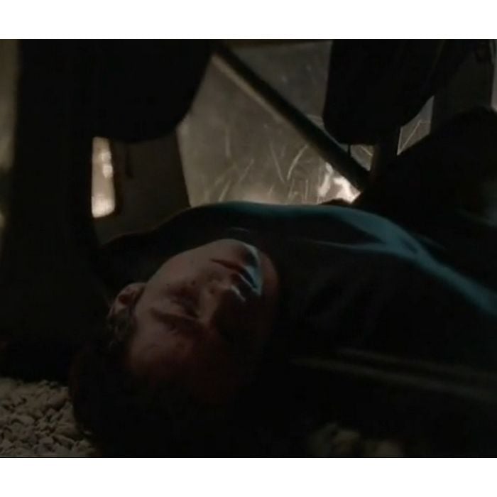 Em &quot;Teen Wolf&quot;, Stiles (Dylan O&#039;Brien) aparece acidentado em seu Jeep em uma visão de Lydia (Holland Roden)