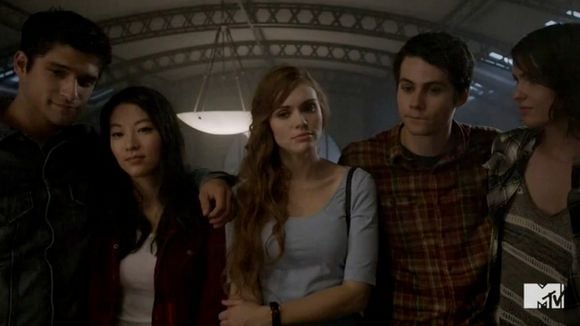 Em "Teen Wolf": na estreia da 5ª temporada, Scott, Stiles e seus amigos não têm um futuro brilhante