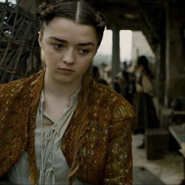 Arya (Maisie Williams) mudou de visual no final da quinta temporada de &quot;Game of Thrones&quot;
