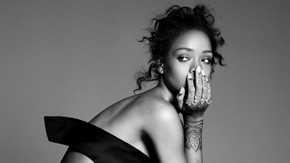 Rihanna sofre ameaça de morte de stalker que invadiu e tirou selfie em sua casa!