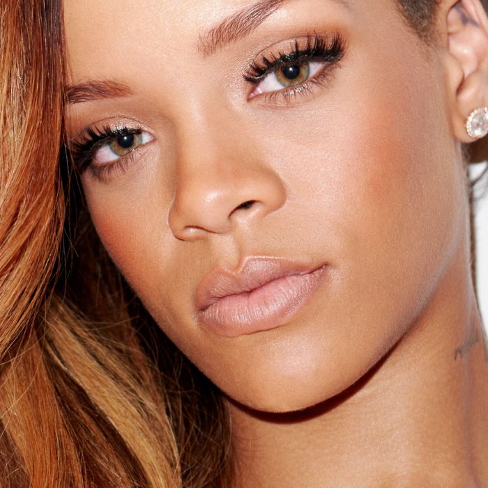  Na internet, perseguidor de Rihanna amea&amp;ccedil;a cantora de morte e ainda diz que vai casar com a estrela 