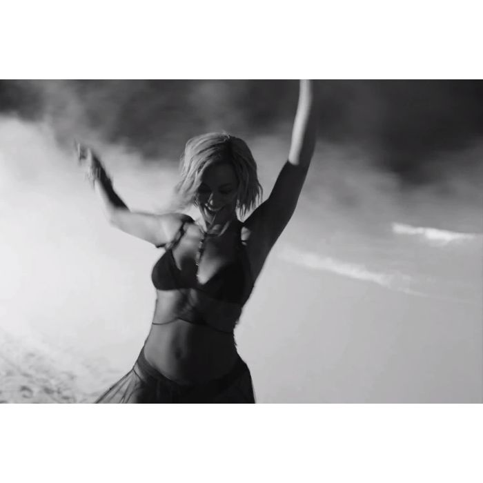 Beyoncé se diverte dançando em clipe de &quot;Drunk in Love&quot;