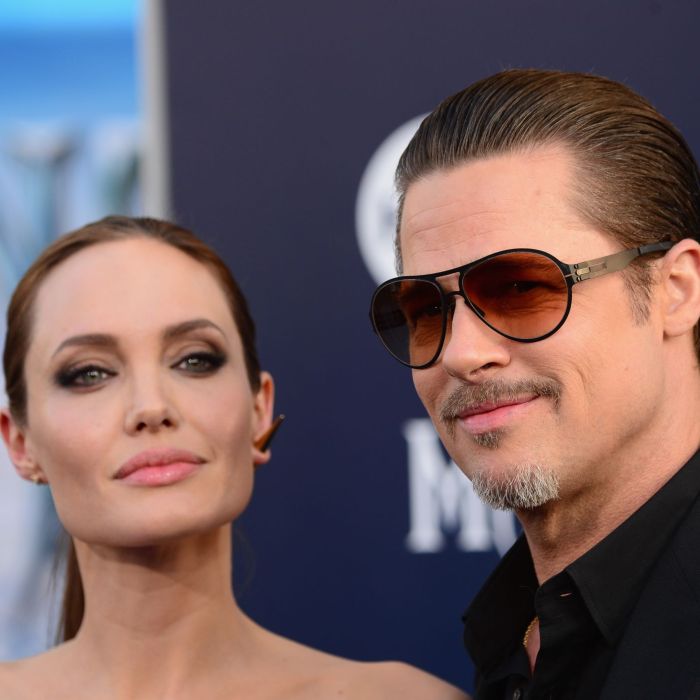  Angelina Jolie e Brad Pitt oficializaram o casamento depois de muito tempo juntos. A cerim&amp;ocirc;nia foi bem discreta 