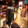Darth Vader tomando um suco depois de tentar dominar a galáxia