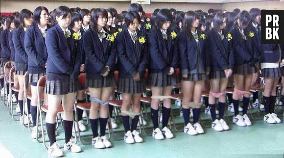 Que tipo de situação leva uma escola a fazer isso com suas estudantes? Loucura!