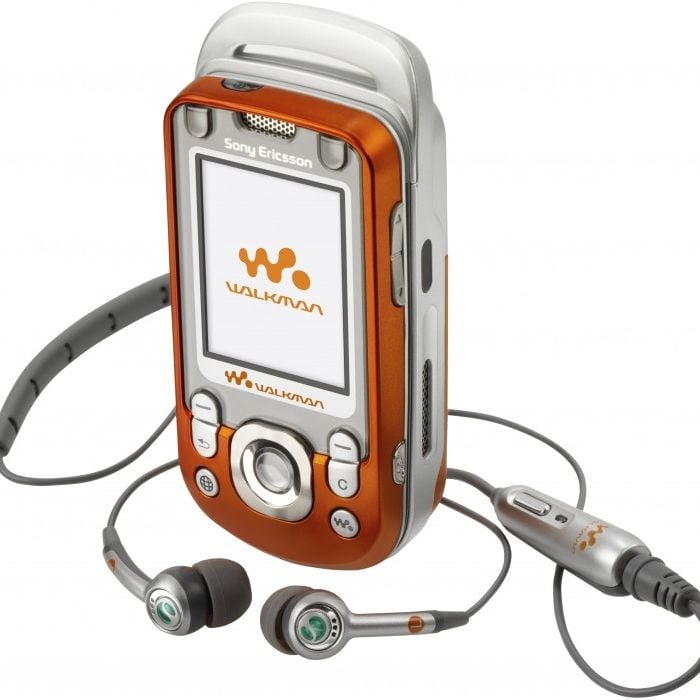  E quem não quis um celular da Sony Ericsson com Walkman para tocar músicas direto do aparelho? Revolucionário para a época! 