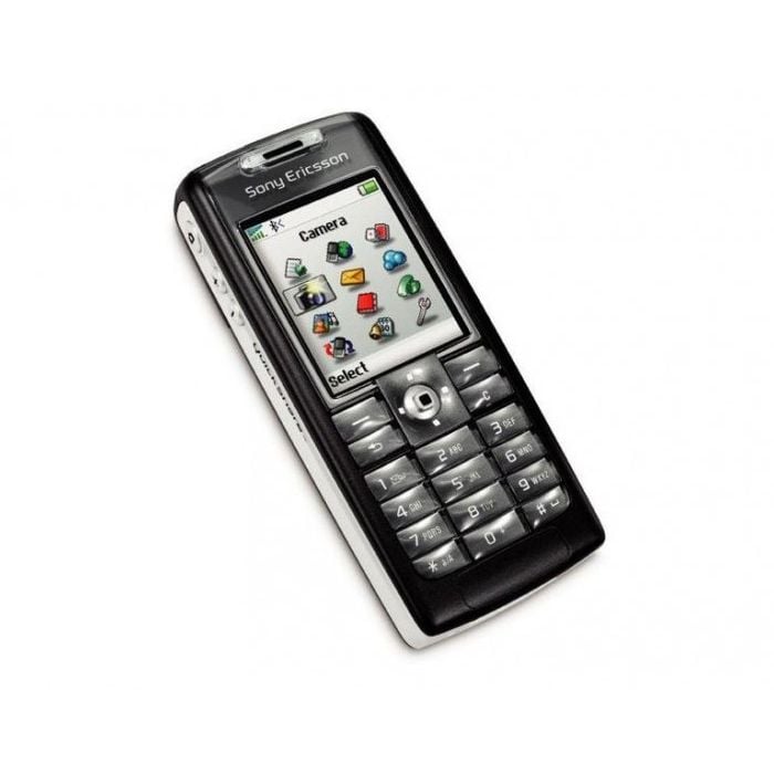  Esse foi um dos primeiros celulares lan&amp;ccedil;ados pela Sony Ericsson. Bombou! 