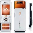  Outro Sony Ericsson que todo mundo já quis ter e que deslizava pra cima, acabando com a moda dos "flips" 
