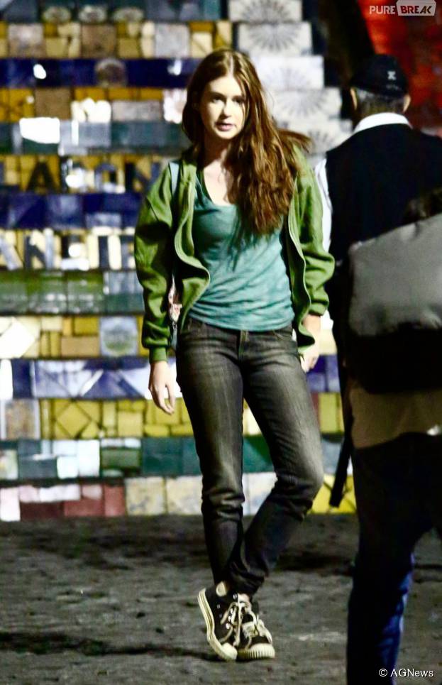 Marina Ruy Barbosa filma "Totalmente Demais" na escadaria da Lapa, no Rio de Janeiro