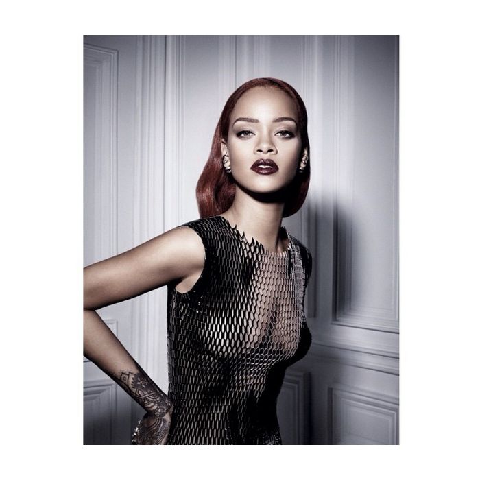 Rihanna está toda poderosa nas fotos para a marca Dior
