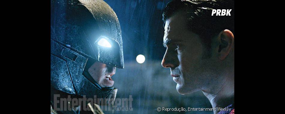  Recentemente, o diretor Zack Snyder divulgou novos cartazes de &quot;Batman V Superman: A Origem da Justiça&quot;, em sua conta no Twitter 