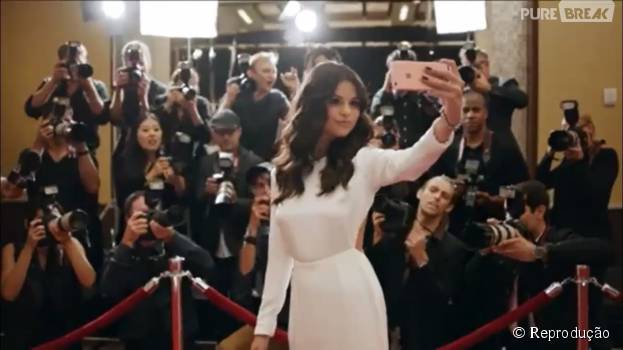 Selena Gomez é a nova garota propaganda da Apple e já garantiu o novo iPhone 6s rosa