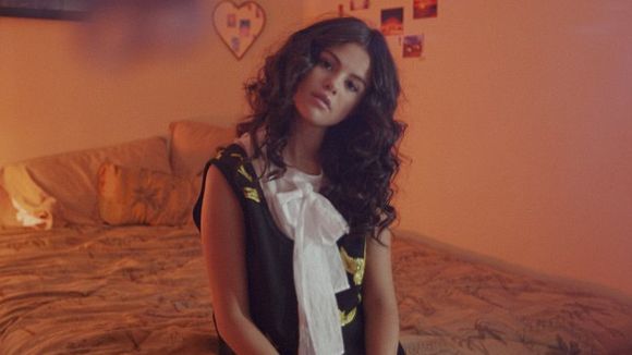 Selena Gomez garante que álbum "Revival" significa um "novo capítulo" em sua vida