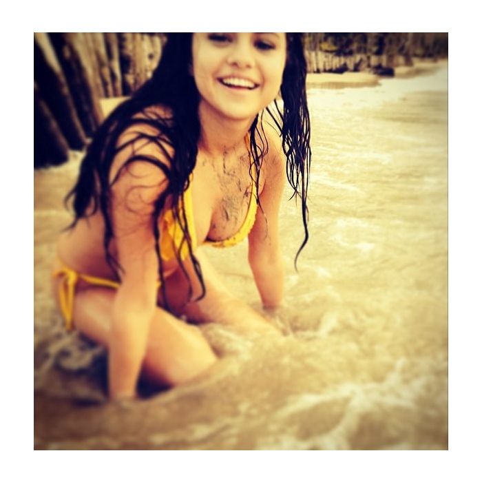  Selena Gomez aparece de biquíni em foto postada no Instagram. Que calor! 