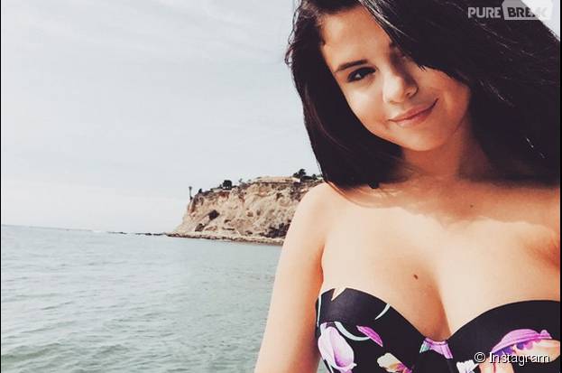 De biquíni, Selena Gomez sensualiza em foto no Instagram